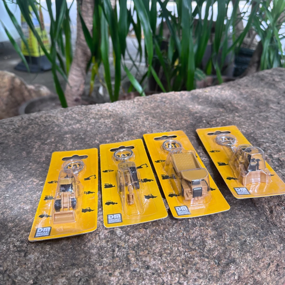 نموذج حفارة بلدوزر سبيكة لعبة  - مراجعة Heavy Equipment Keychain وسعره