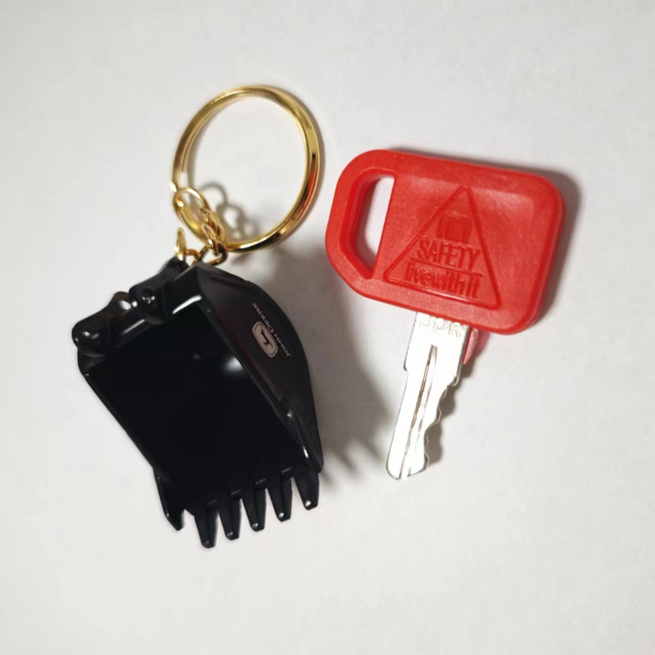 سلسلة مفاتيح JDR لحفارة John D - مراجعة Heavy Equipment Keychain وسعره